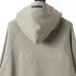 הסווטשרט - Fear Of God Essentials Hoodie