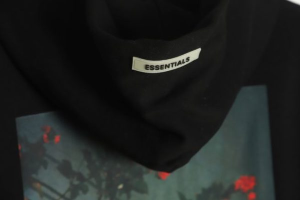 הסווטשרט - Fear Of God Essentials Hoodie