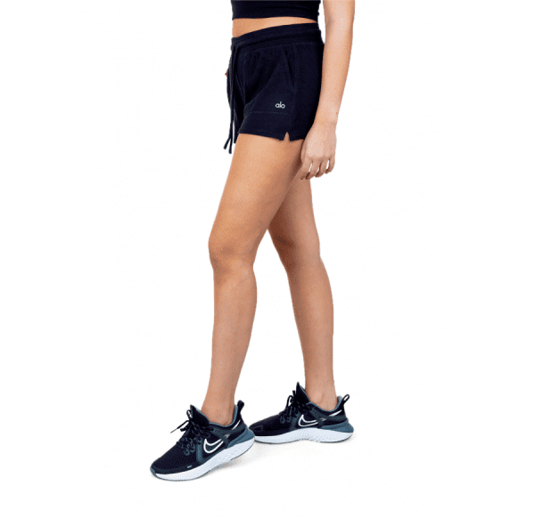 מִכְנָסַיִים קְצָרִים - Shorts designed by the Californian yoga clothing brand Alo Yoga - discount in the HOT feed