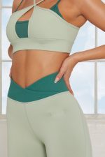 טייץ וטופ - Alo Yoga Set for women tights and green top - Alo Yoga Set