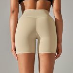 טייץ צמוד - Alo Yoga short colored tights are used for women