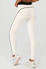 טייץ וטופ - Training set Alo Yoga tights and white top - Alo Yoga