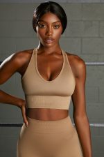 טייץ וטופ - Alo yoga short tights and top set for women in brown color - Alo Yoga Set