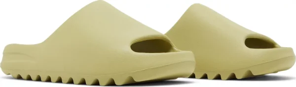 Adidas Yeezy Slides Resin – כפכפי Yeezy בצבע ירוק בהיר