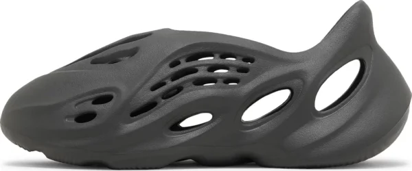 Adidas Yeezy Foam Runner Carbon – כפכפי פום ראנר בצבע אפור כהה