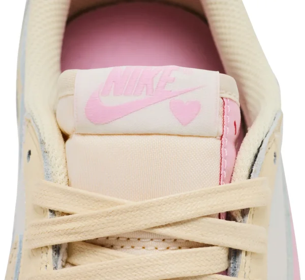 Travis Scott x Air Jordan 1 Retro Low OG Muslin Pink – נעלי סניקרס ורוד ושמנת
