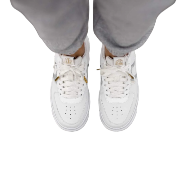 Nike Air Force 1 Pixel Summit White – נעלי סניקרס לנשים בעיצוב ייחודי