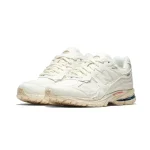 נעלי ניו באלאנס New Balance 2002R Sea Salt