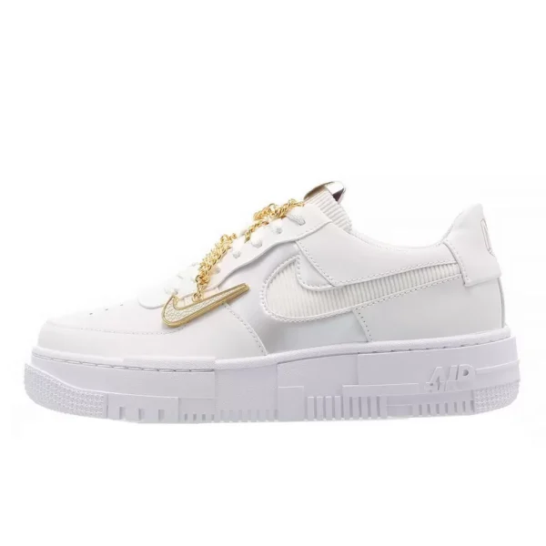 Nike Air Force 1 Pixel Summit White – נעלי סניקרס לנשים בעיצוב ייחודי