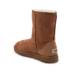 UGG מגפיים קלאסיים לנשים ולגברים – נוחות יומיומית בעיצוב על־זמני