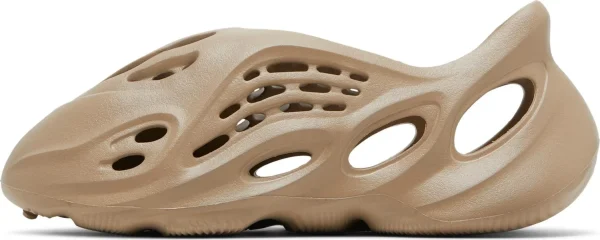 Adidas Yeezy Foam Runner Mist – כפכפי פום ראנר בצבע בז' טבעי