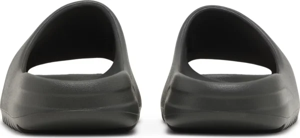 Adidas Yeezy Slides Dark Onyx – כפכפי Yeezy בצבע פחם כהה