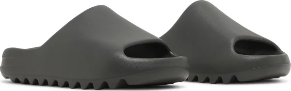 Adidas Yeezy Slides Dark Onyx – כפכפי Yeezy בצבע פחם כהה