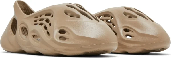 Adidas Yeezy Foam Runner Mist – כפכפי פום ראנר בצבע בז' טבעי