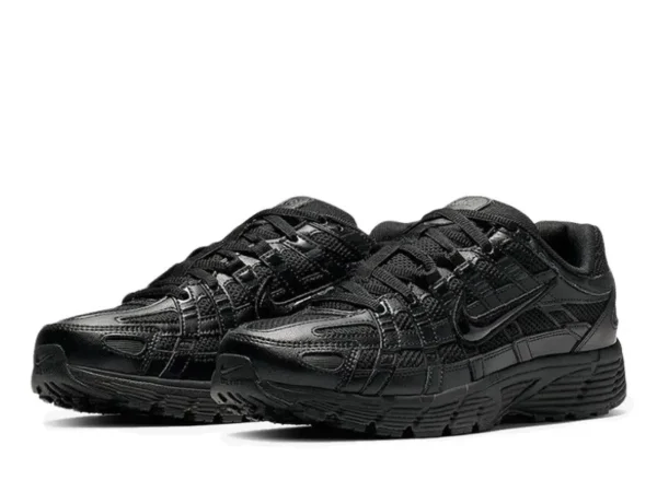 Nike P-6000 Premium Triple Black – נעלי סניקרס שחורות בעיצוב ספורטיבי