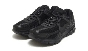 Nike-vomero-5-triple-black-600×348