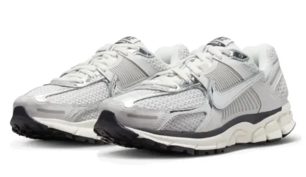 Nike Zoom Vomero 5 Photon Dust Metallic Silver – נעלי סניקרס בגווני אפור וכסף