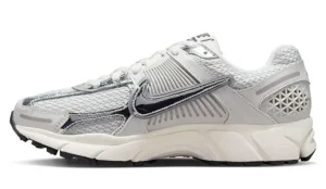 Nike Zoom Vomero 5 Photon Dust Metallic Silver – נעלי סניקרס בגווני אפור וכסף