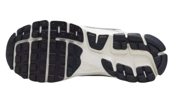 Nike Zoom Vomero 5 Photon Dust Metallic Silver – נעלי סניקרס בגווני אפור וכסף