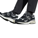 New Balance 2002R Black Grey סניקרס