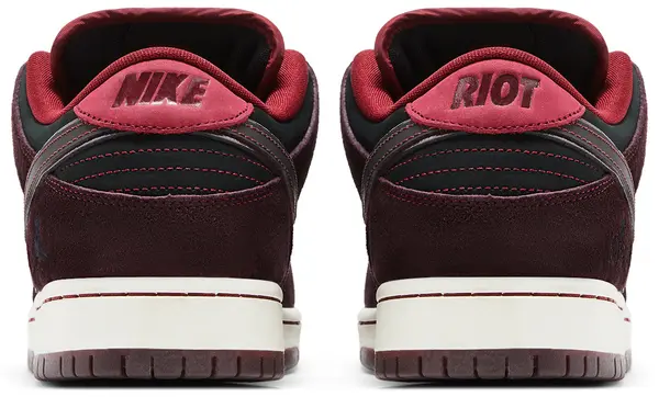 Nike Dunk Low Pro SB QS 'RIOT Skateshop Mahogany Dark Beetroot' נעלי סקייט לגברים