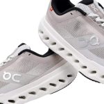 On Cloudsurfer Next Fog/Ivory נעלי