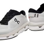On Cloudzone Casual Ice/Black נעלי