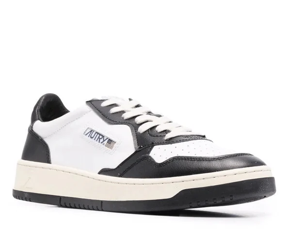 Autry Medalist Low Black White Toe סניקרס
