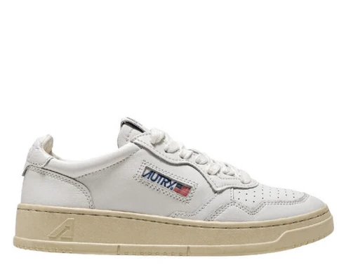Autry Medalist Low All White Leather סניקרס