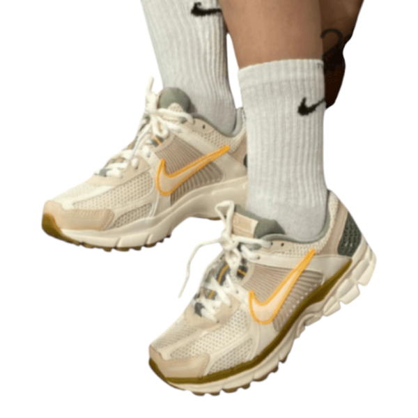Nike Zoom Vomero 5 Sail Laser Orange Medium Olive – Nike Zoom סניקרס