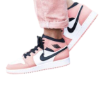 Nike Air Jordan 1 Mid Pink סניקרס