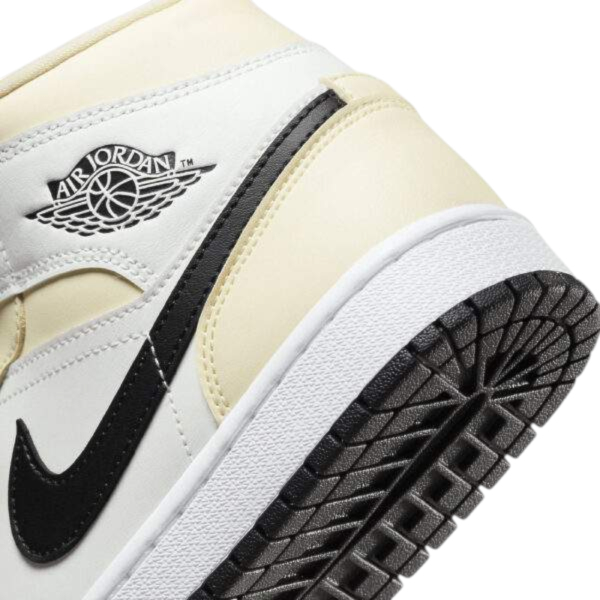 Nike Air Jordan 1 Mid Coconut Milk סניקרס