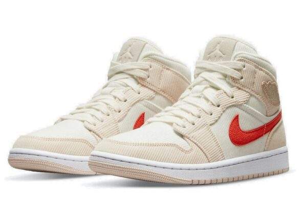 Nike Air Jordan 1 Mid SE Corduroy Sail סניקרס