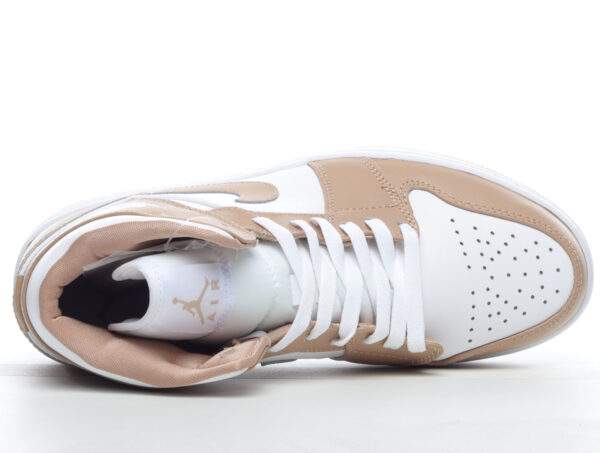 Nike Air Jordan 1 Mid Appears סניקרס
