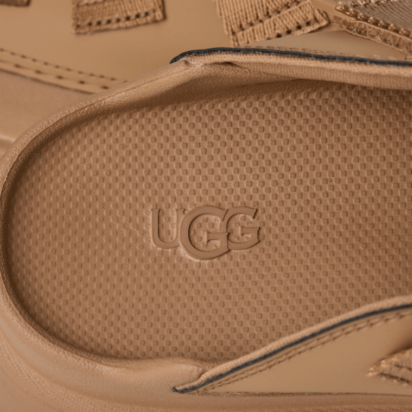 UGG Women’s GoldenGlow Slide Dark Sand סנדלי האג