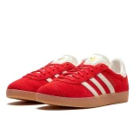 Adidas Gazelle Better Scarlet Aluminum Gum נעלי