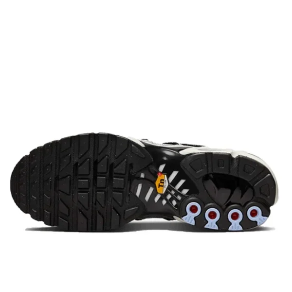 Nike Air Max Plus Lace Toggle Utility Black Grey נעלי