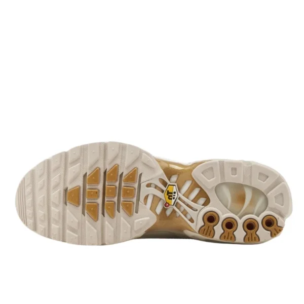 Nike Air Max Plus Tiempo Metallic Gold נעלי