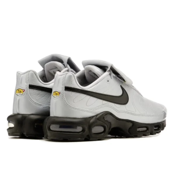 Nike Air Max Plus Tiempo Wolf Grey Black נעלי