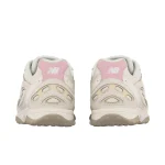 New Balance 204L Sea Salt Stone Pink סניקרס