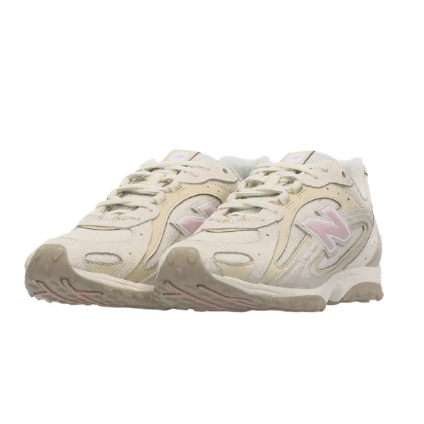 New Balance 204L Sea Salt Stone Pink סניקרס