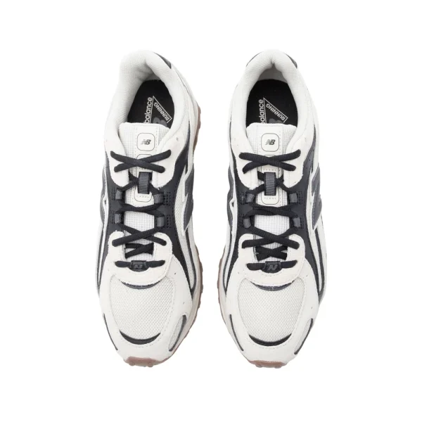 New Balance 204L Beige Black סניקרס