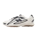 New Balance 204L Beige Black סניקרס