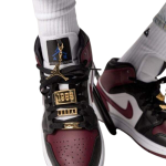 Nike Air Jordan 1 Mid Beetroot סניקרס