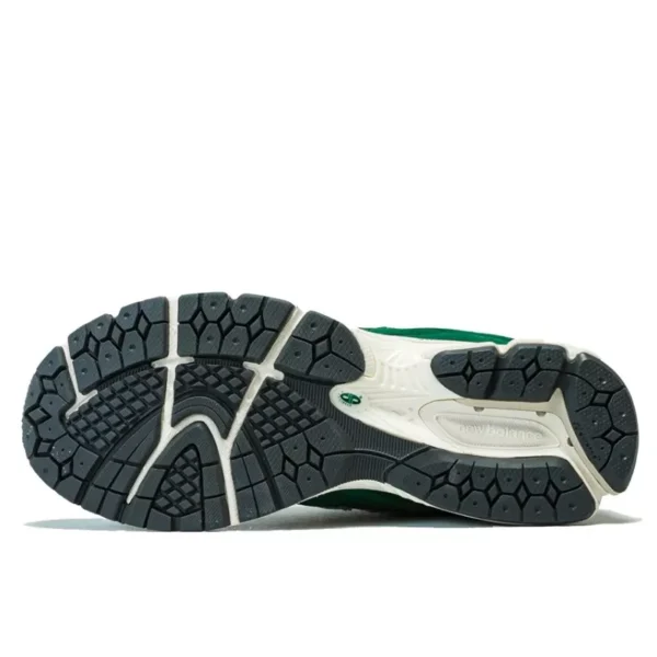 New Balance 2002R Nightwatch Green סניקרס