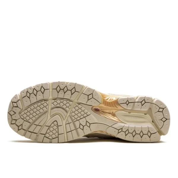 New Balance 2002R Protection Pack Sandstone סניקרס