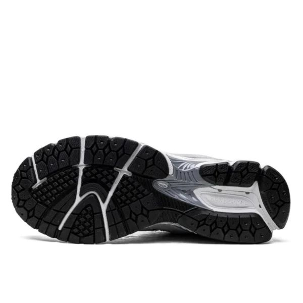 New Balance 2002R Steel Lead סניקרס
