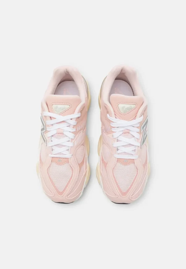 New Balance 9060 Pink Beige נעלי סניקרס לגברים