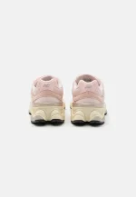 New Balance 9060 Pink Beige נעלי סניקרס לגברים