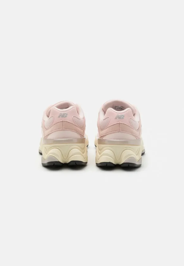 New Balance 9060 Pink Beige נעלי סניקרס לגברים